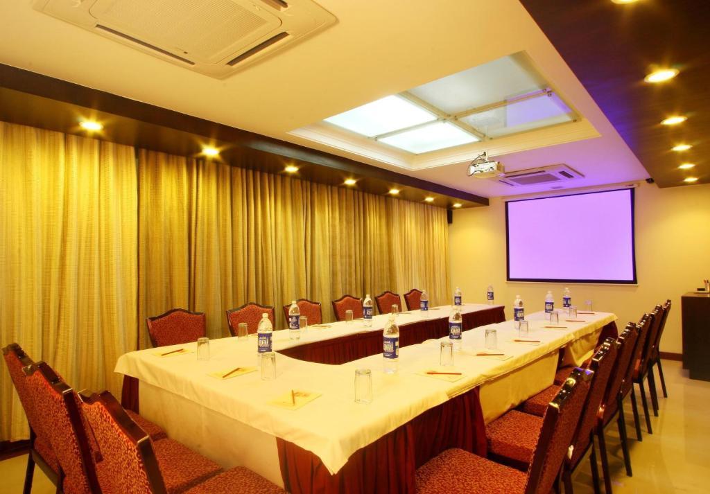Ambience Executive Hotel Pimpri-Chinchwad Üzleti fotó