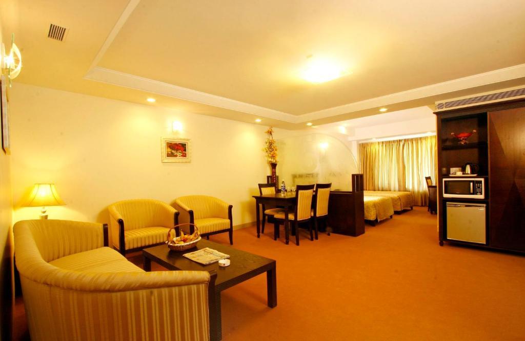 Ambience Executive Hotel Pimpri-Chinchwad Szoba fotó