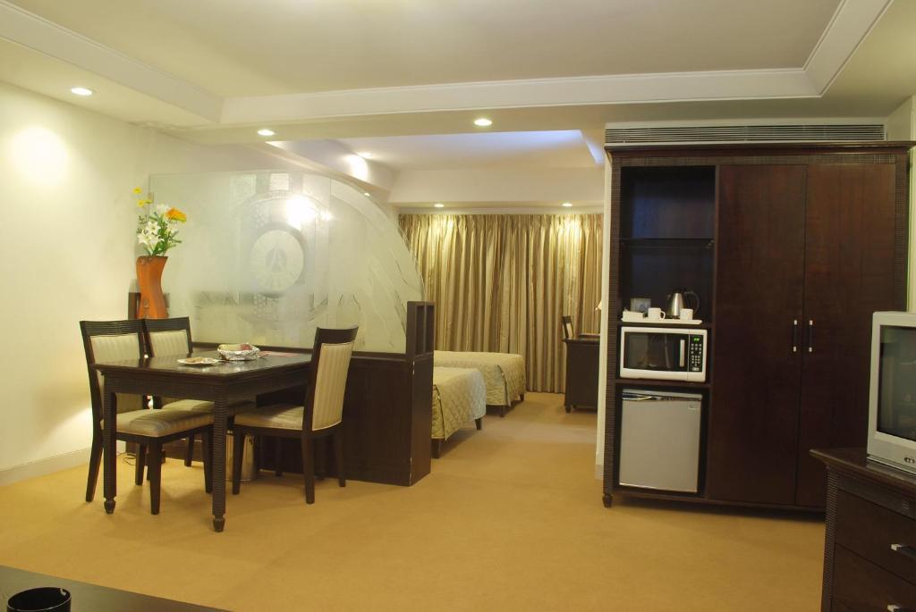 Ambience Executive Hotel Pimpri-Chinchwad Szoba fotó