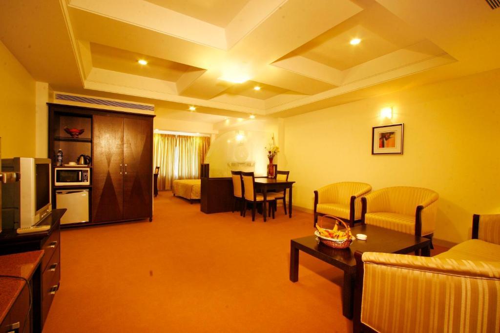 Ambience Executive Hotel Pimpri-Chinchwad Szoba fotó