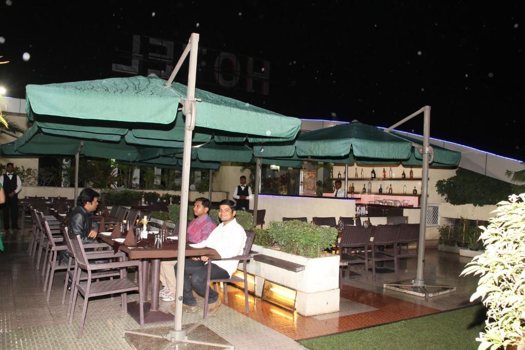 Ambience Executive Hotel Pimpri-Chinchwad Étterem fotó